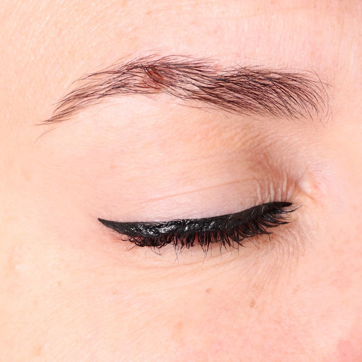 Blèzi® Liquid Eye Liner Pen 10 Intense Black - Eyeliner Zwart Waterproof - Mat Zwart - Afbeelding 2