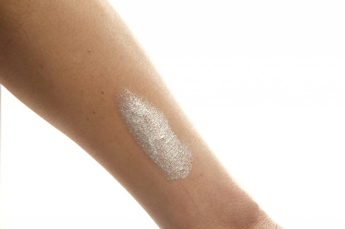 Makeup Revolution - Awesome Metals Eye Foils - Pure Platinum - Metallic Eye Foil - Zilver - Afbeelding 3